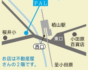 小田急線栢山駅西口の交差点から見えます。
　
